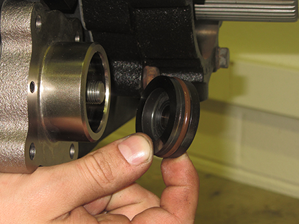 _Graphics/Web/Aux Section Splitter Cylinder Installation Step 6.png